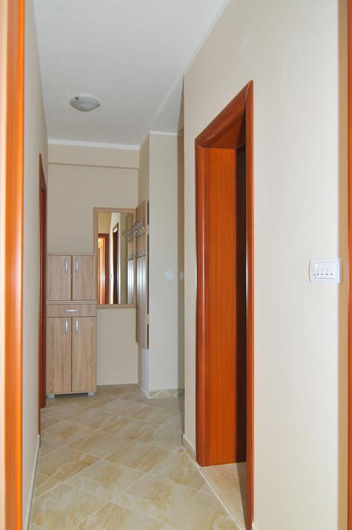 Apartments Mira Tivat Exteriör bild