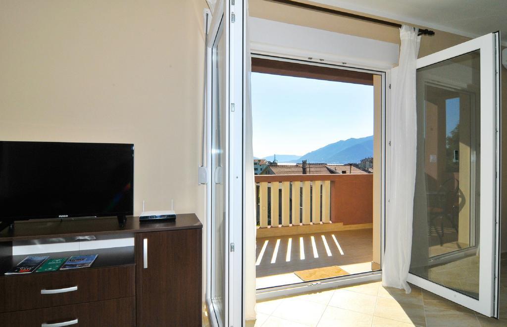 Apartments Mira Tivat Exteriör bild