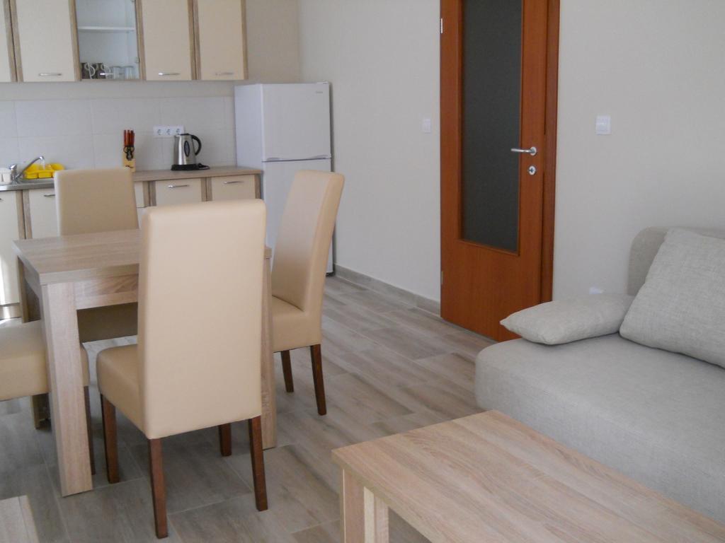 Apartments Mira Tivat Exteriör bild