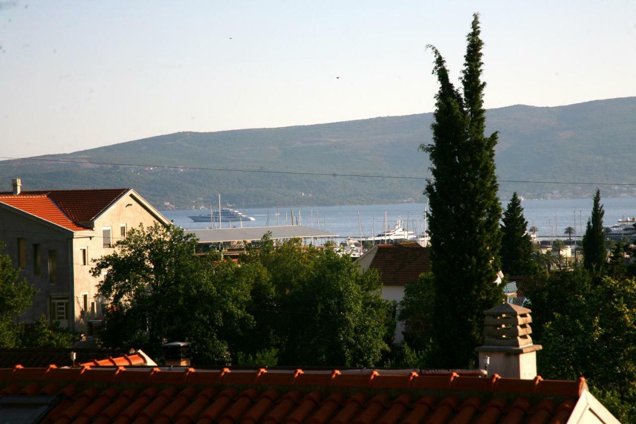 Apartments Mira Tivat Exteriör bild